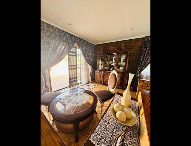 4 BEDROOM FREEHOLD FOR SALE IN BELLAIR